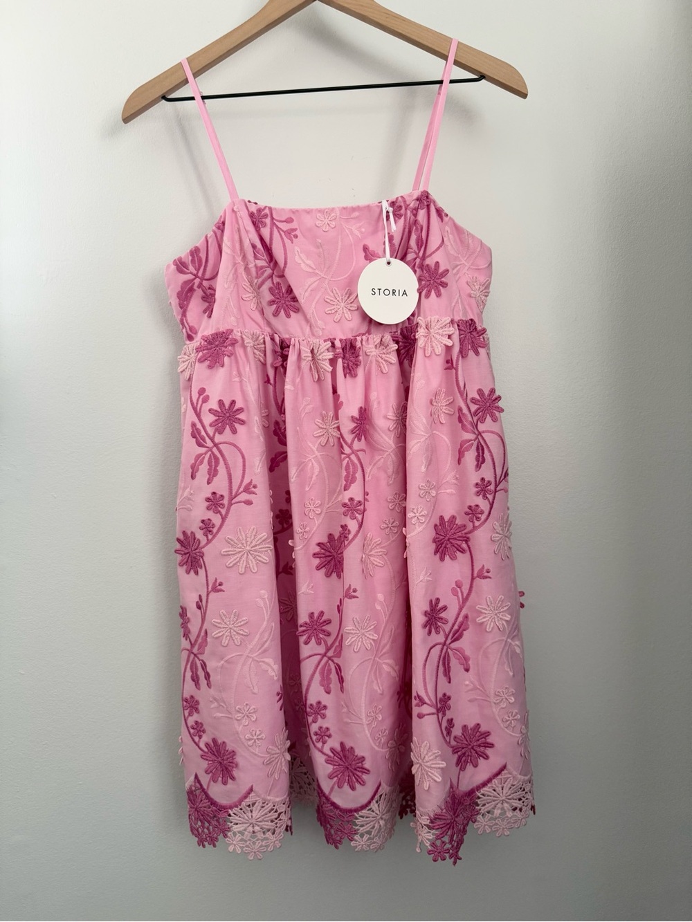 Storia Medium NEW Katy Embroidered Mini Dress Pink Floral Babydoll Flowy Preppy